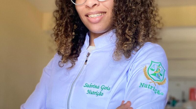 Sabrina, uma estudante de nutrição do primeiro período