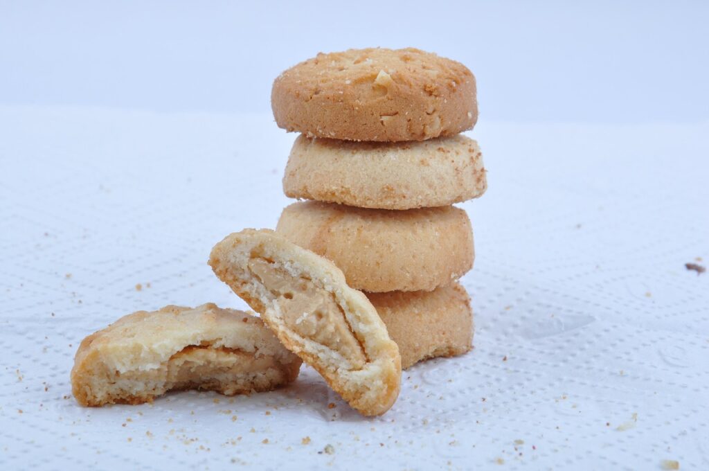 Biscoitos recheados.